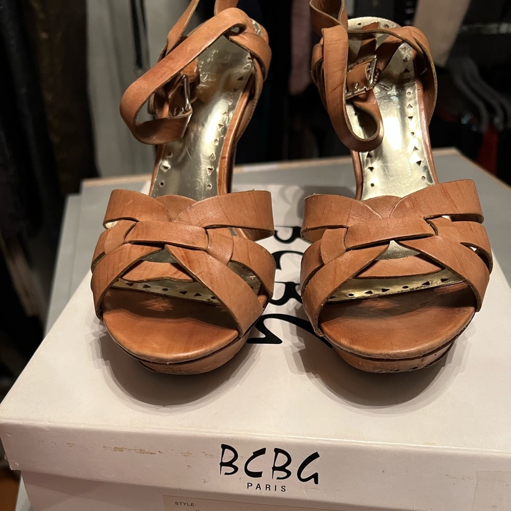 Bcbg camel color sandal.  Size 7.5.  Used.